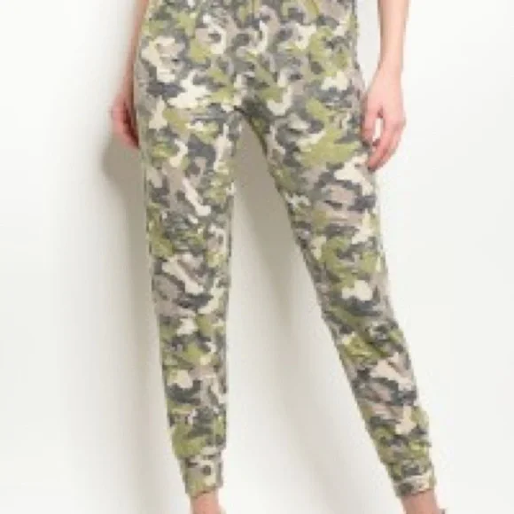 Distressed Camo Joggers - Picture 2 of 4